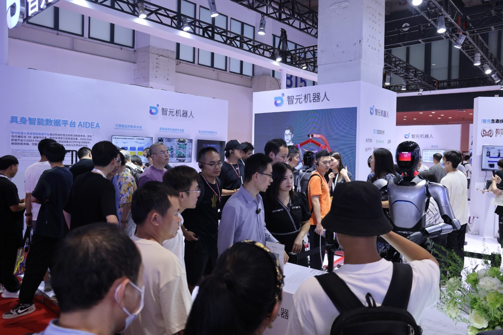 3522vip浦京集团机器人亮相世界机器人大会WRC